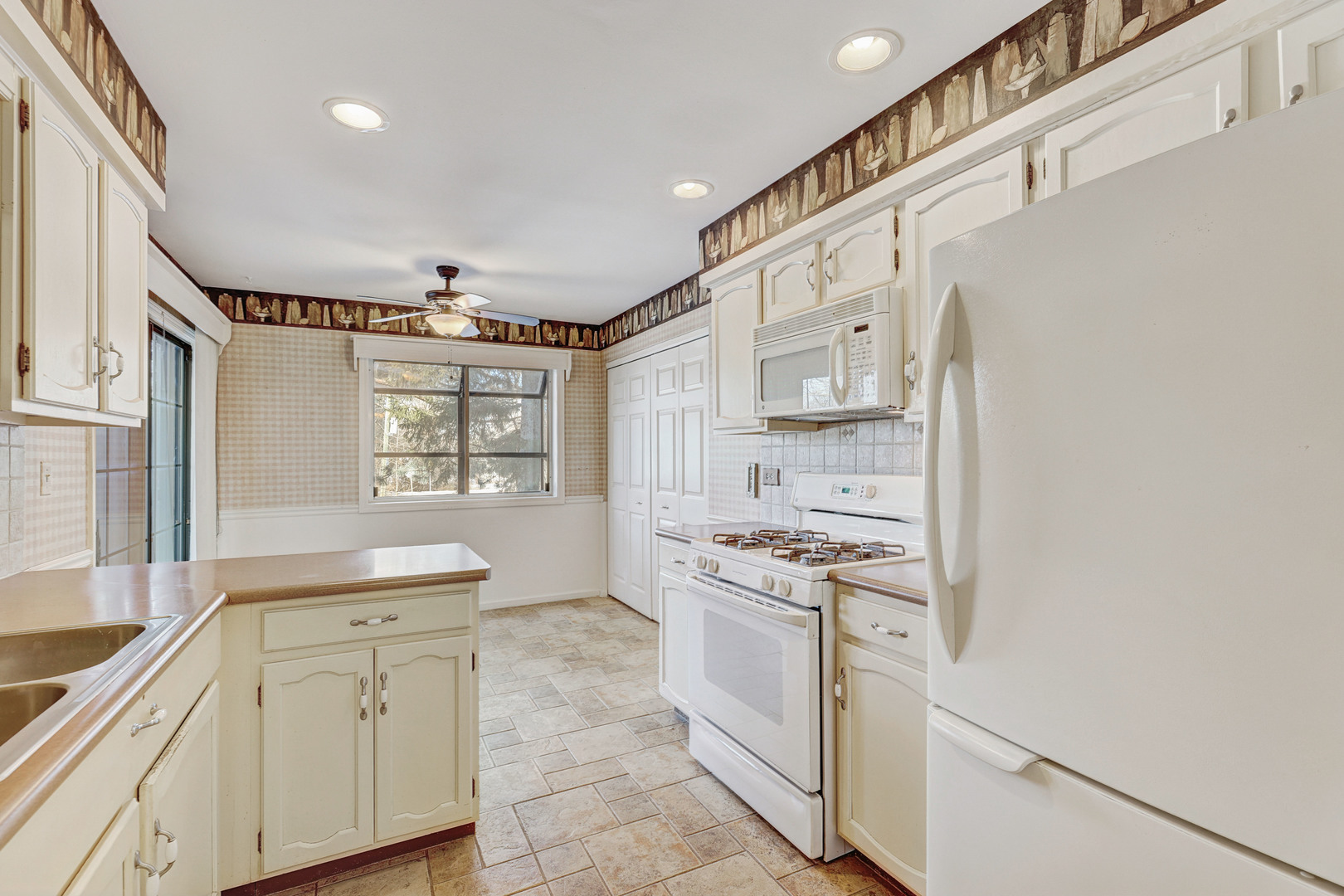 1675 Grosvenor Circle Unit: A