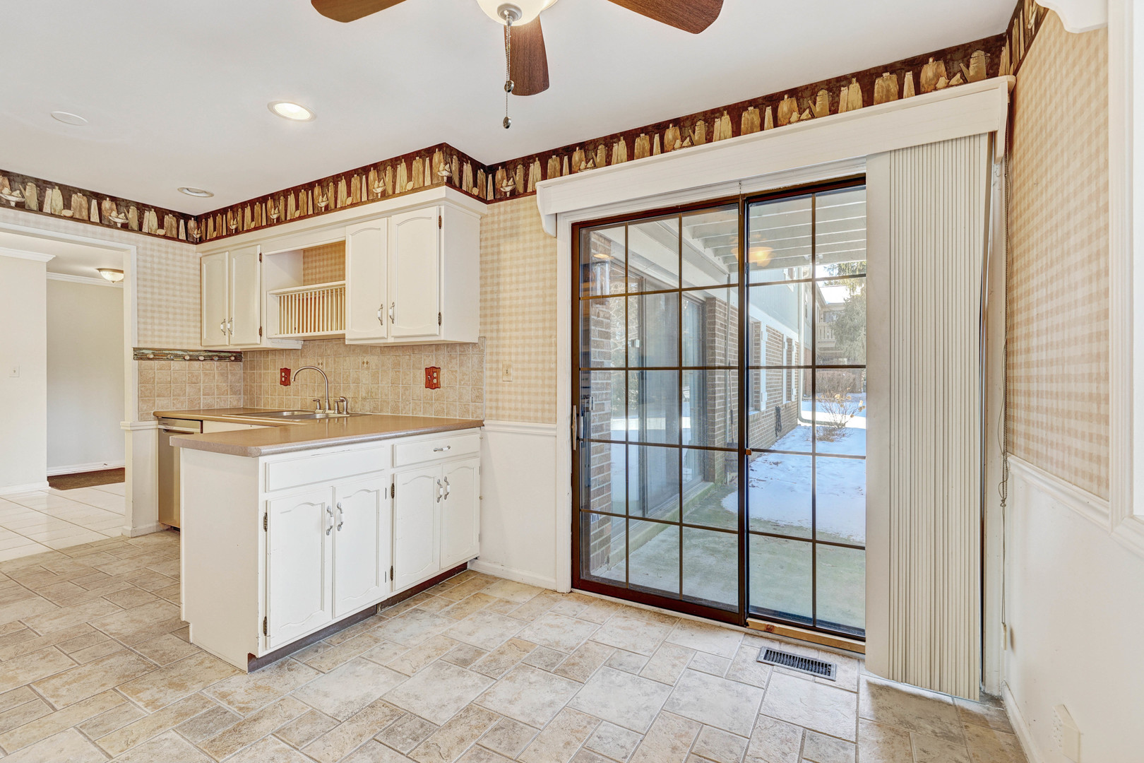 1675 Grosvenor Circle Unit: A