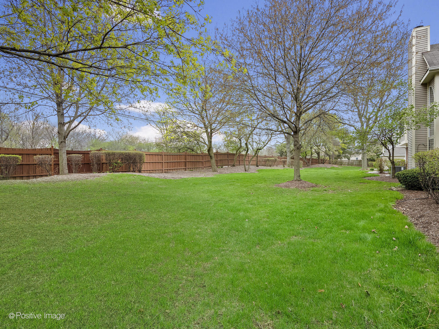 30W003 WILLOW Court Unit: 003