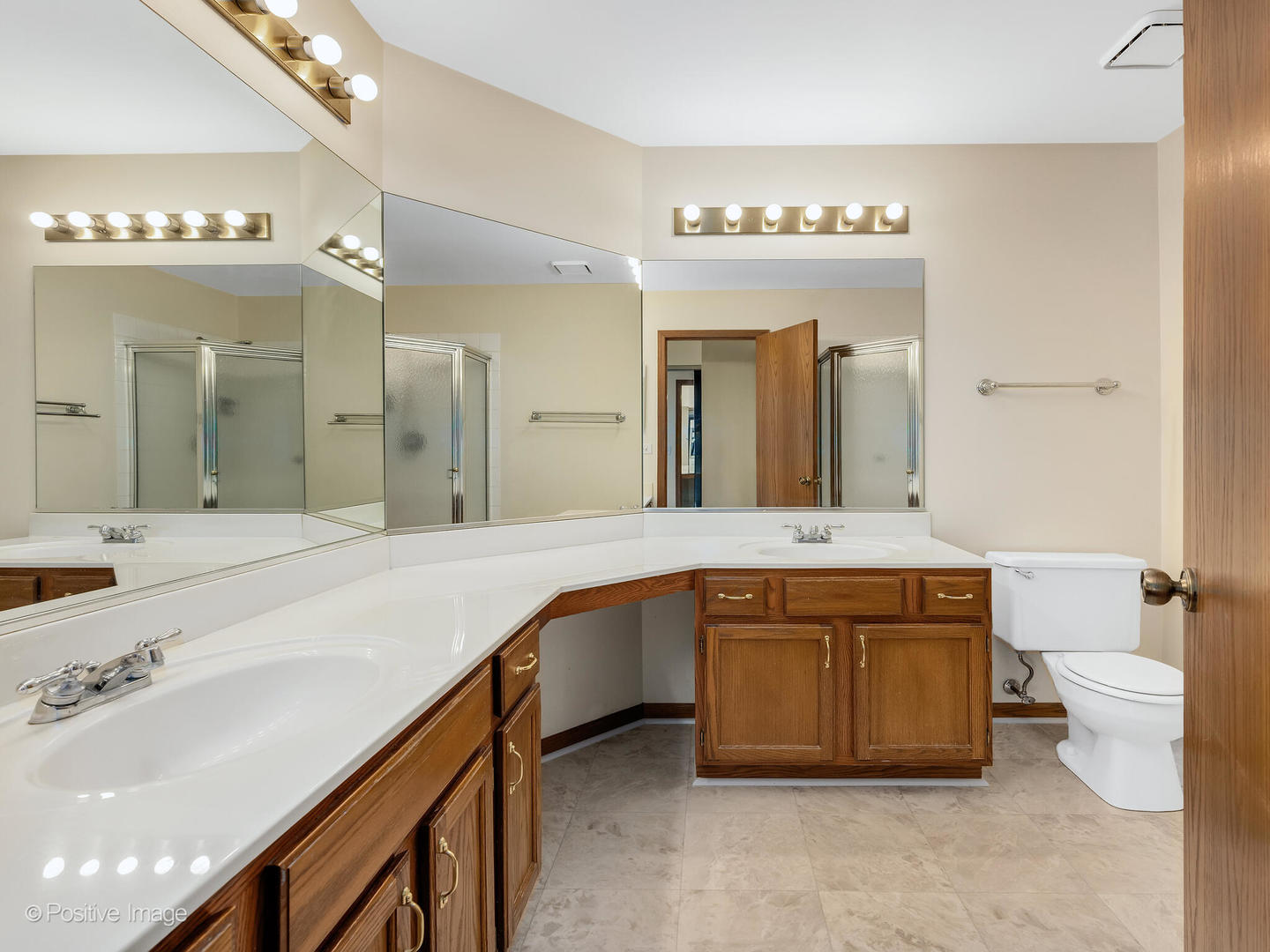 30W003 WILLOW Court Unit: 003