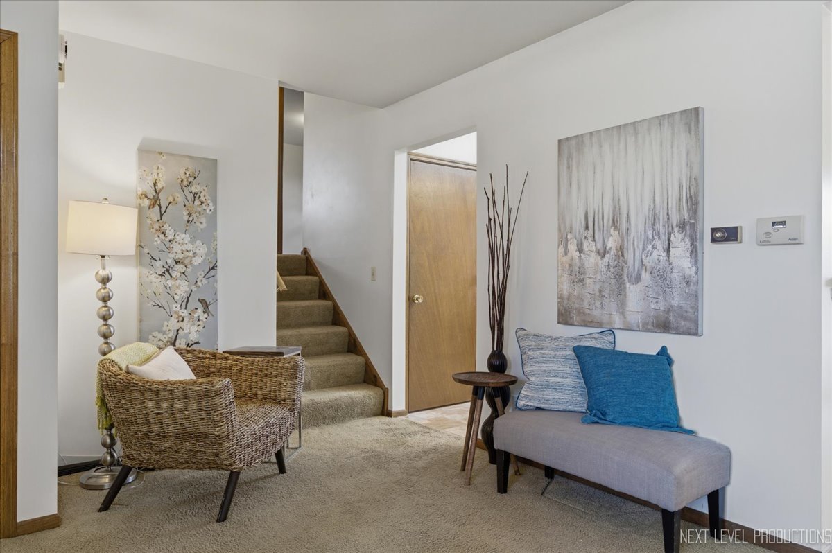 2S161 Continental Drive