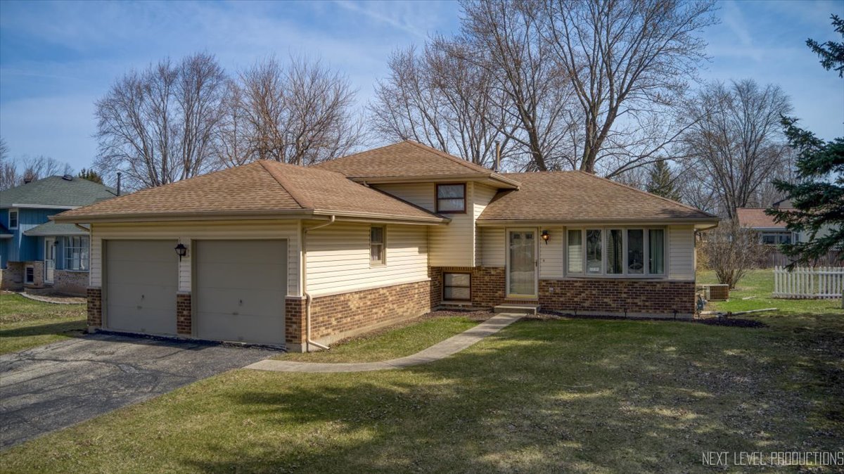 2S161 Continental Drive