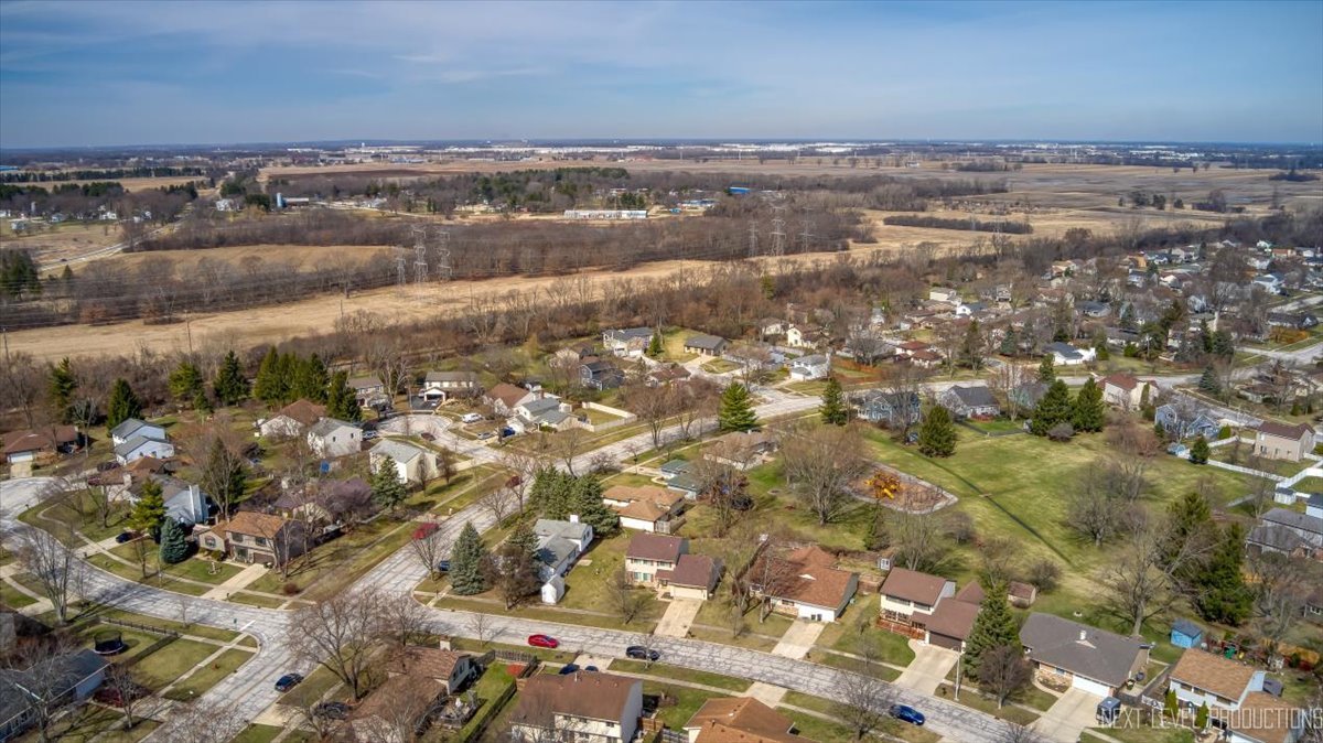 2S161 Continental Drive