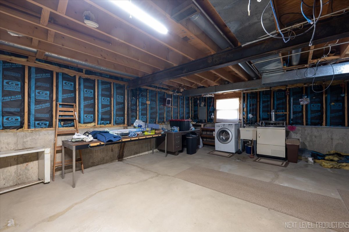 2S161 Continental Drive