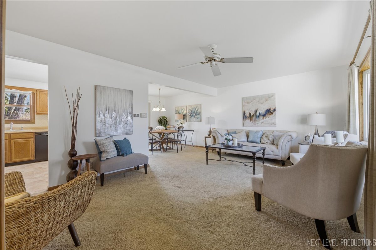 2S161 Continental Drive