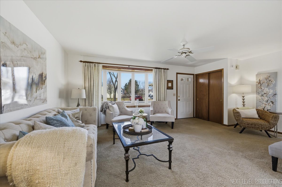 2S161 Continental Drive