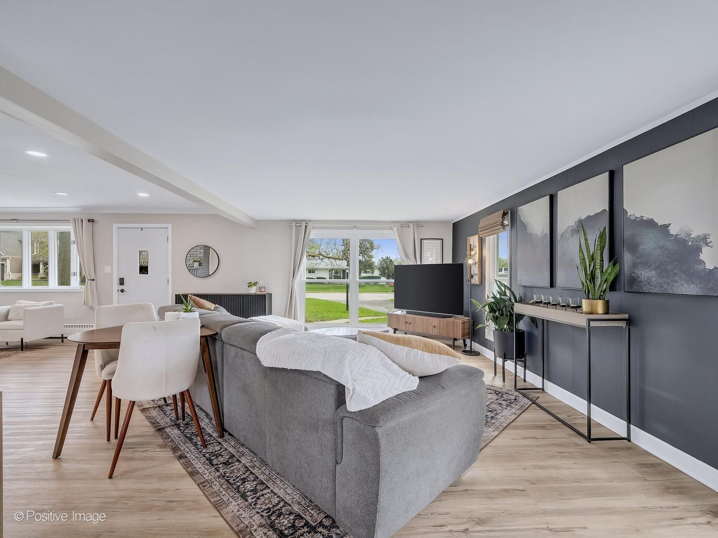 657 W Armitage Avenue