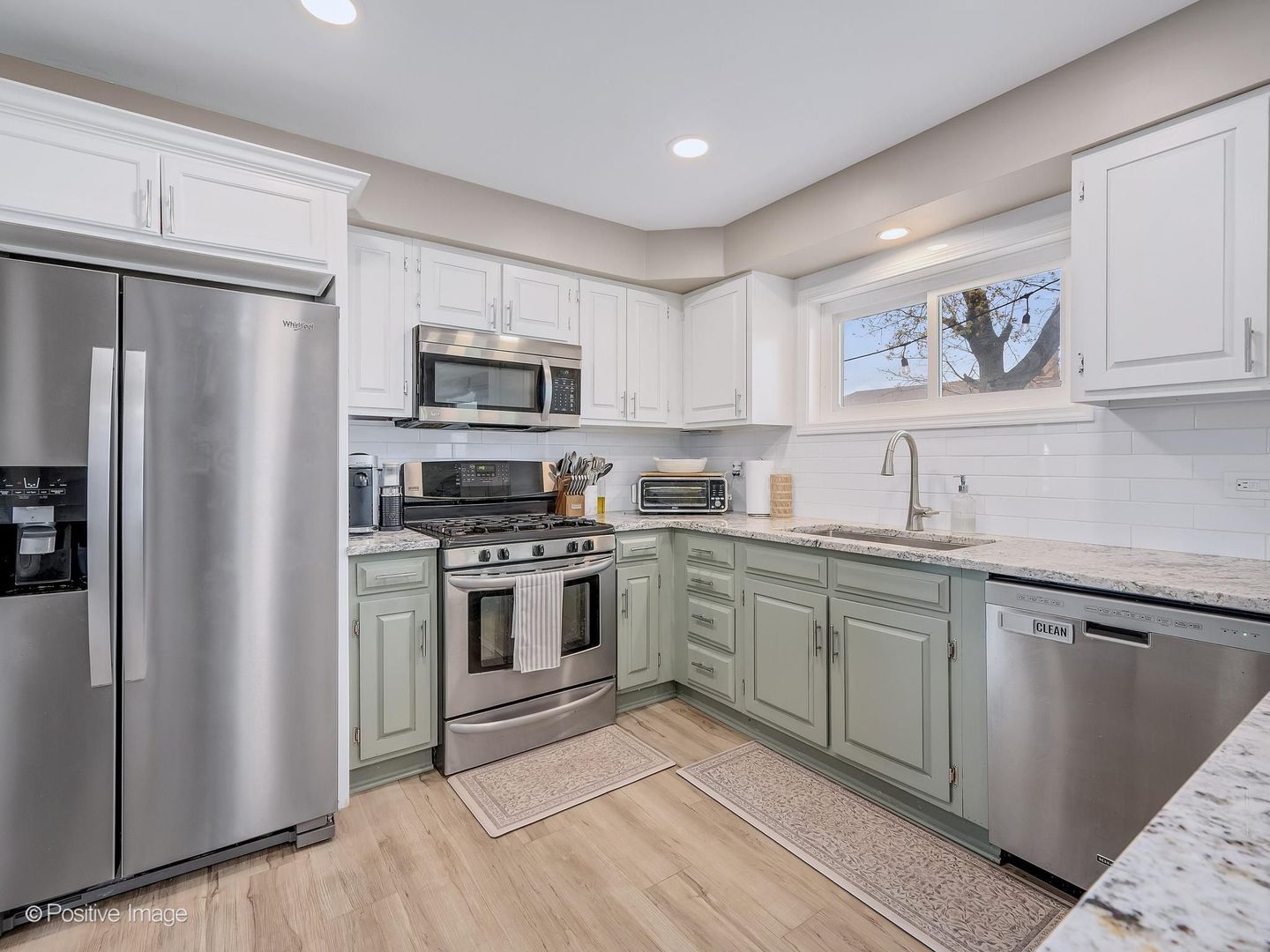 657 W Armitage Avenue