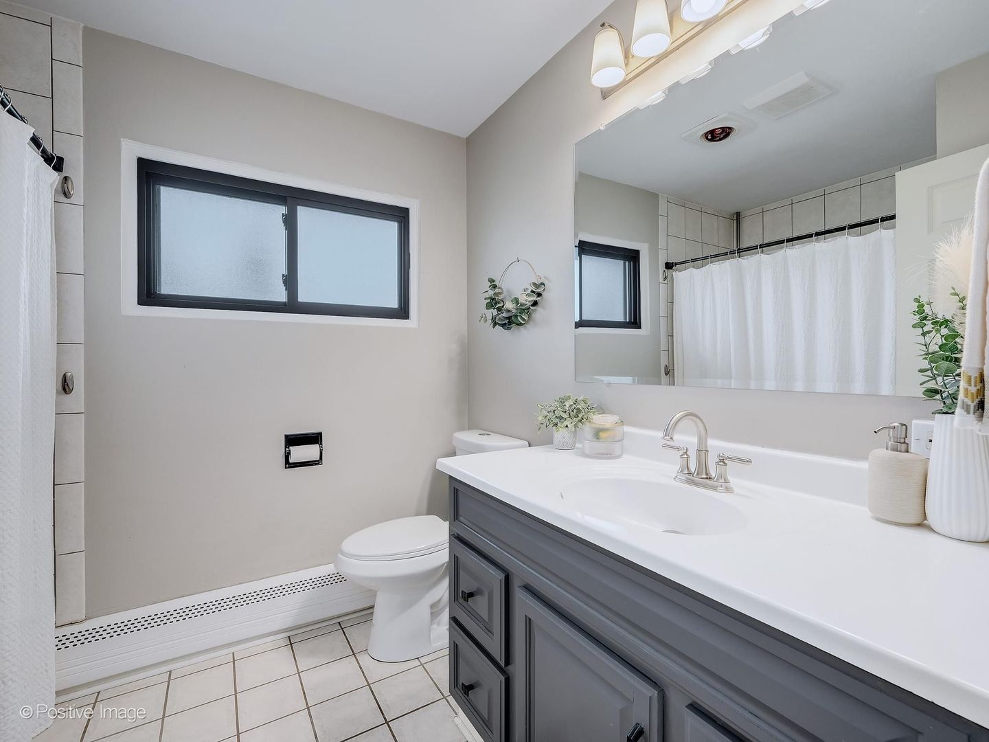 657 W Armitage Avenue