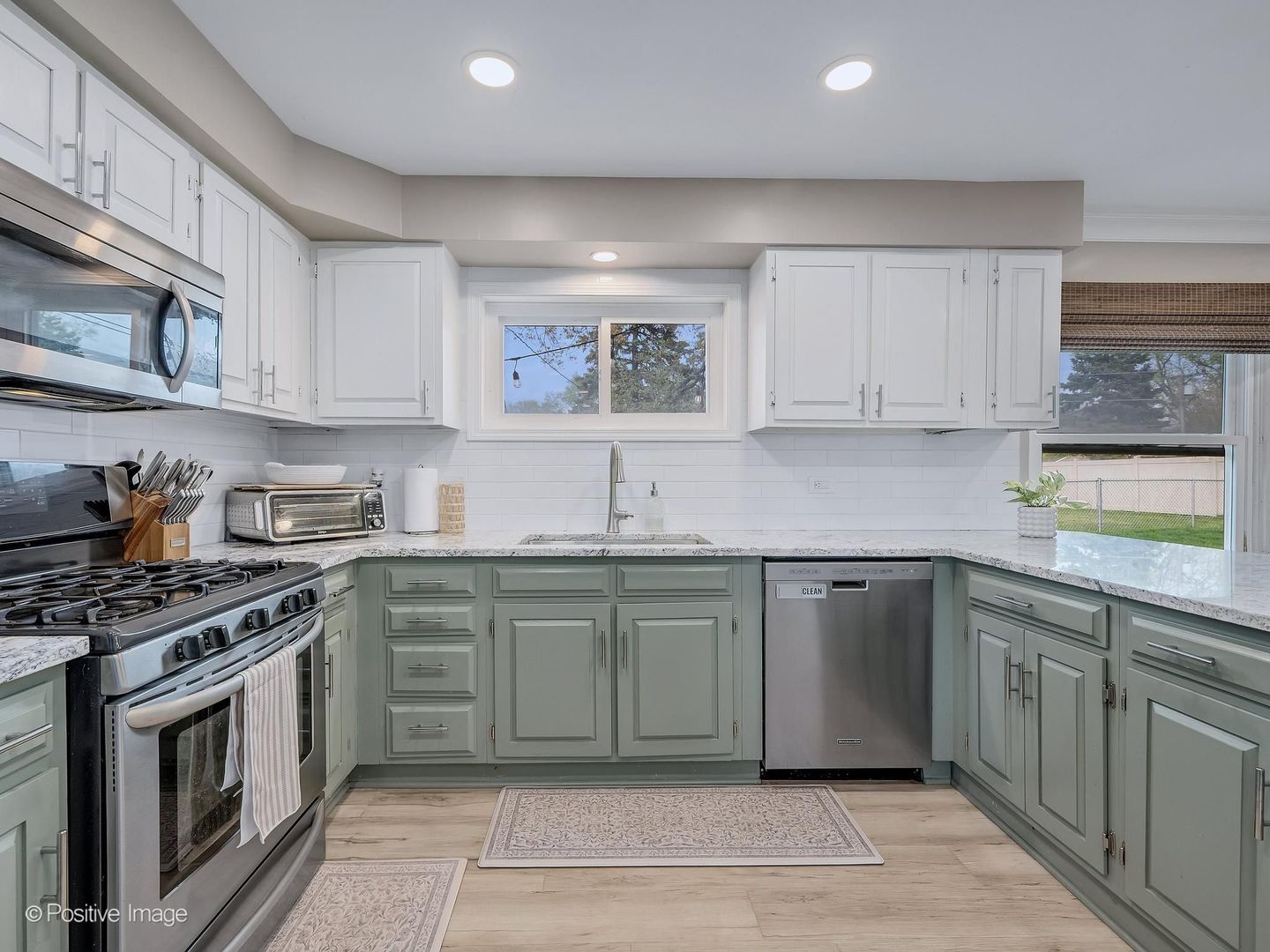 657 W Armitage Avenue