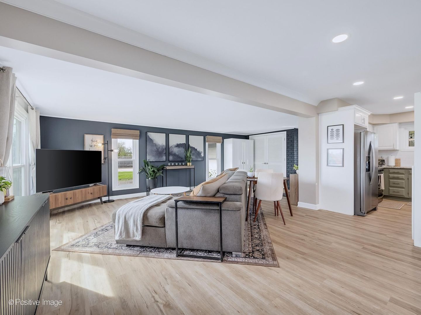 657 W Armitage Avenue