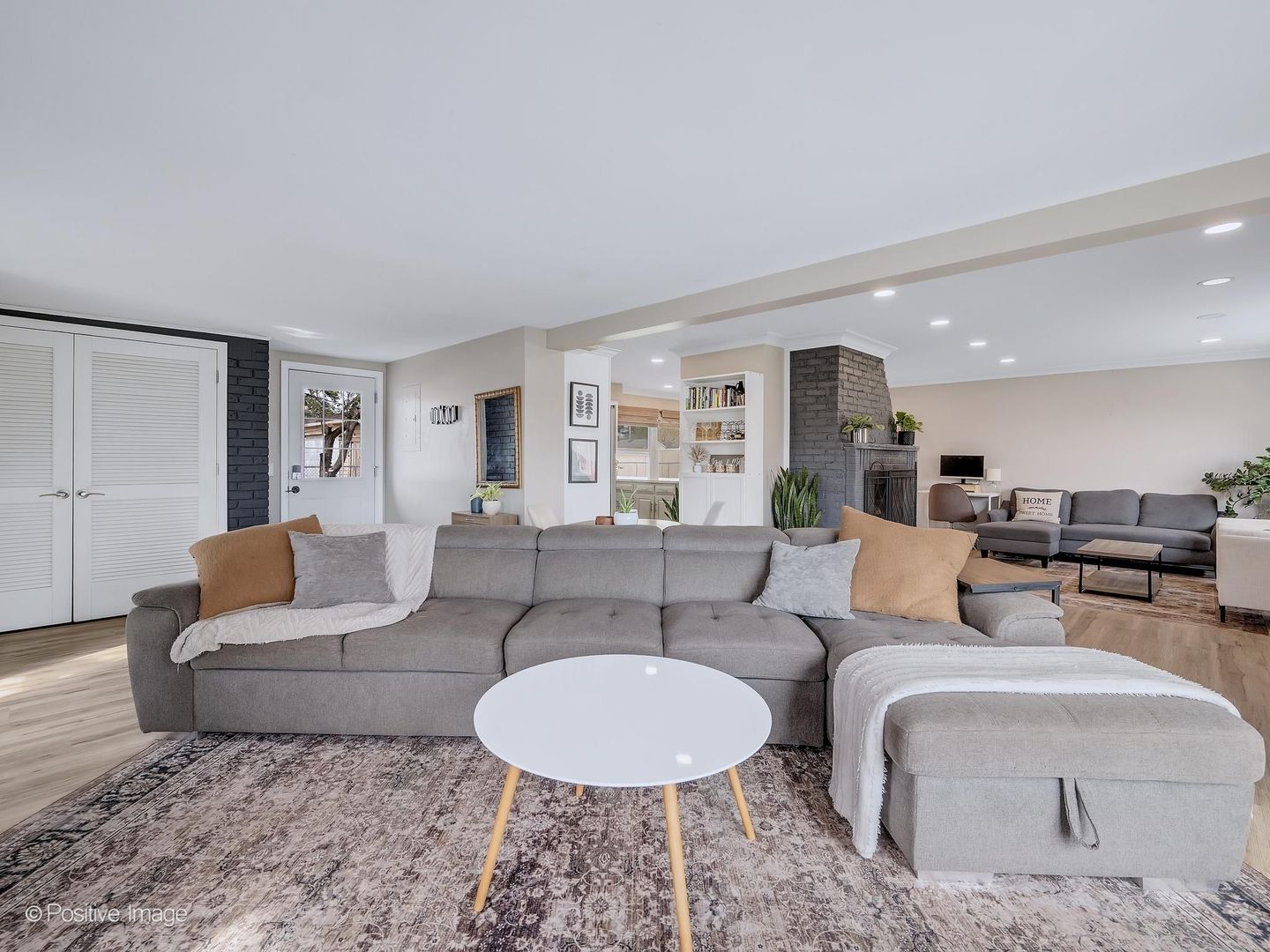 657 W Armitage Avenue