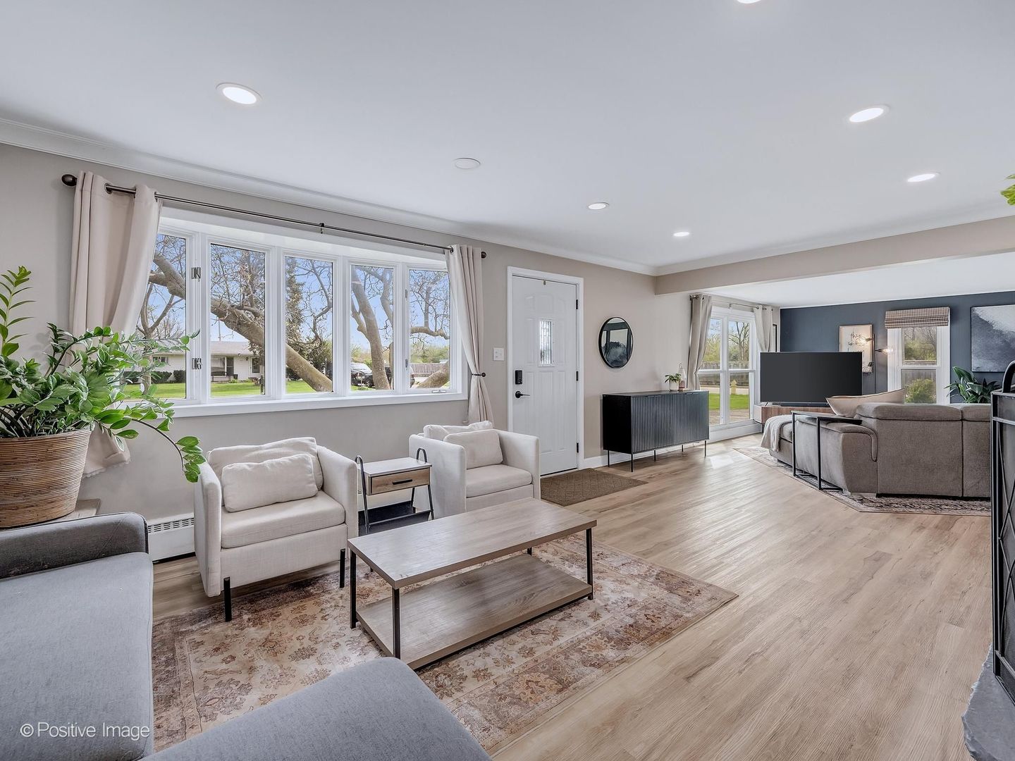 657 W Armitage Avenue