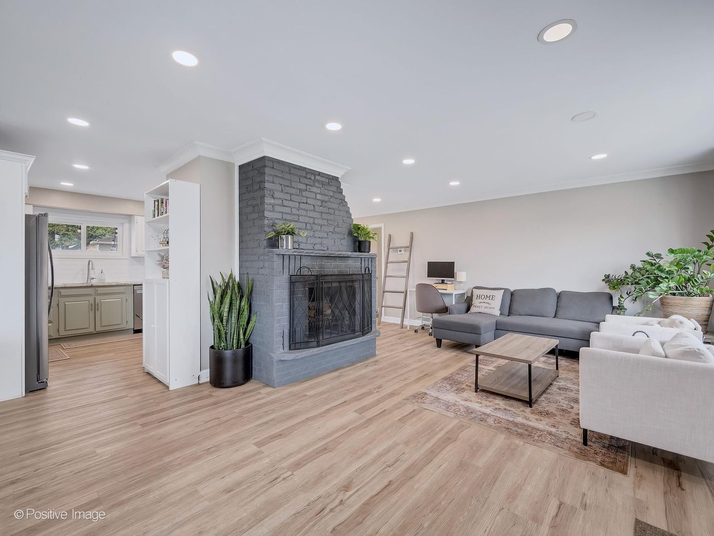 657 W Armitage Avenue