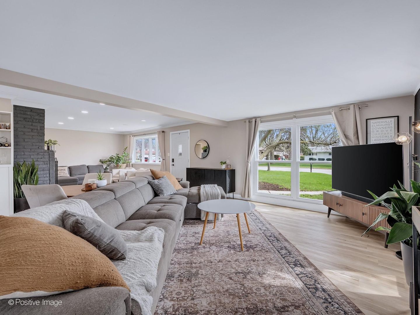 657 W Armitage Avenue