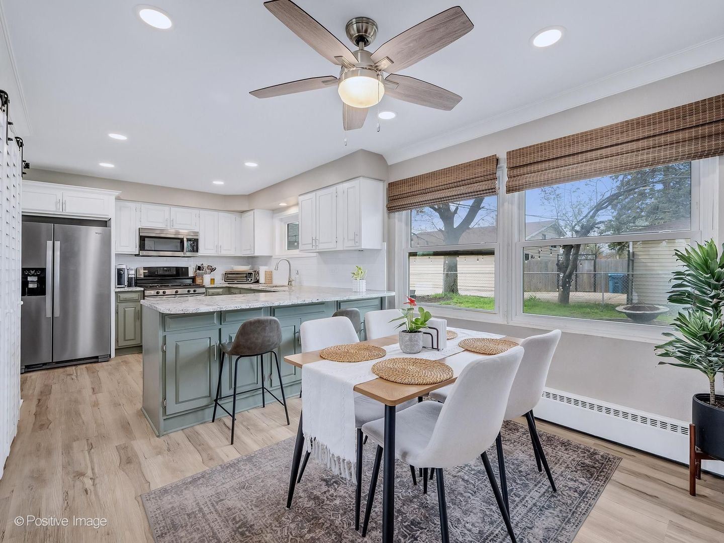 657 W Armitage Avenue