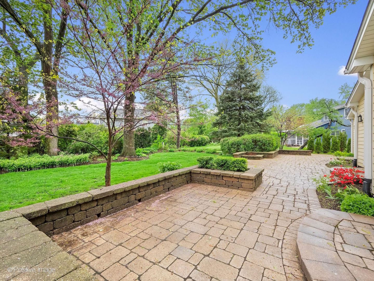 2S560 Seneca Drive