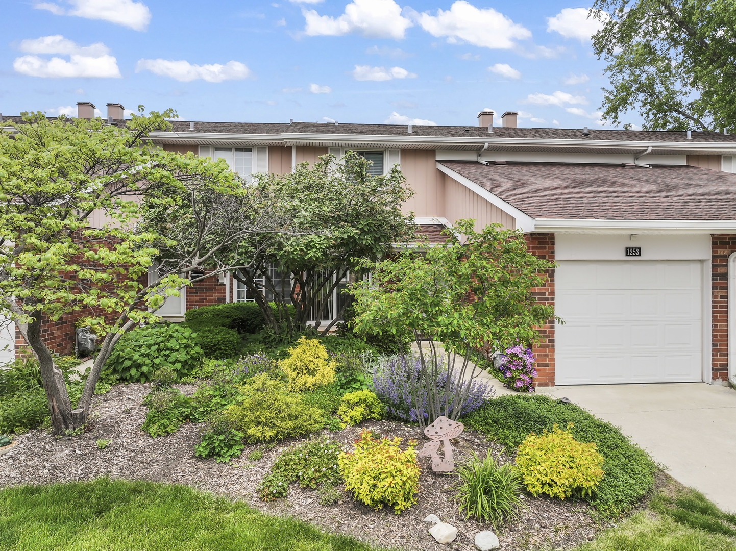 1253 Reading Court