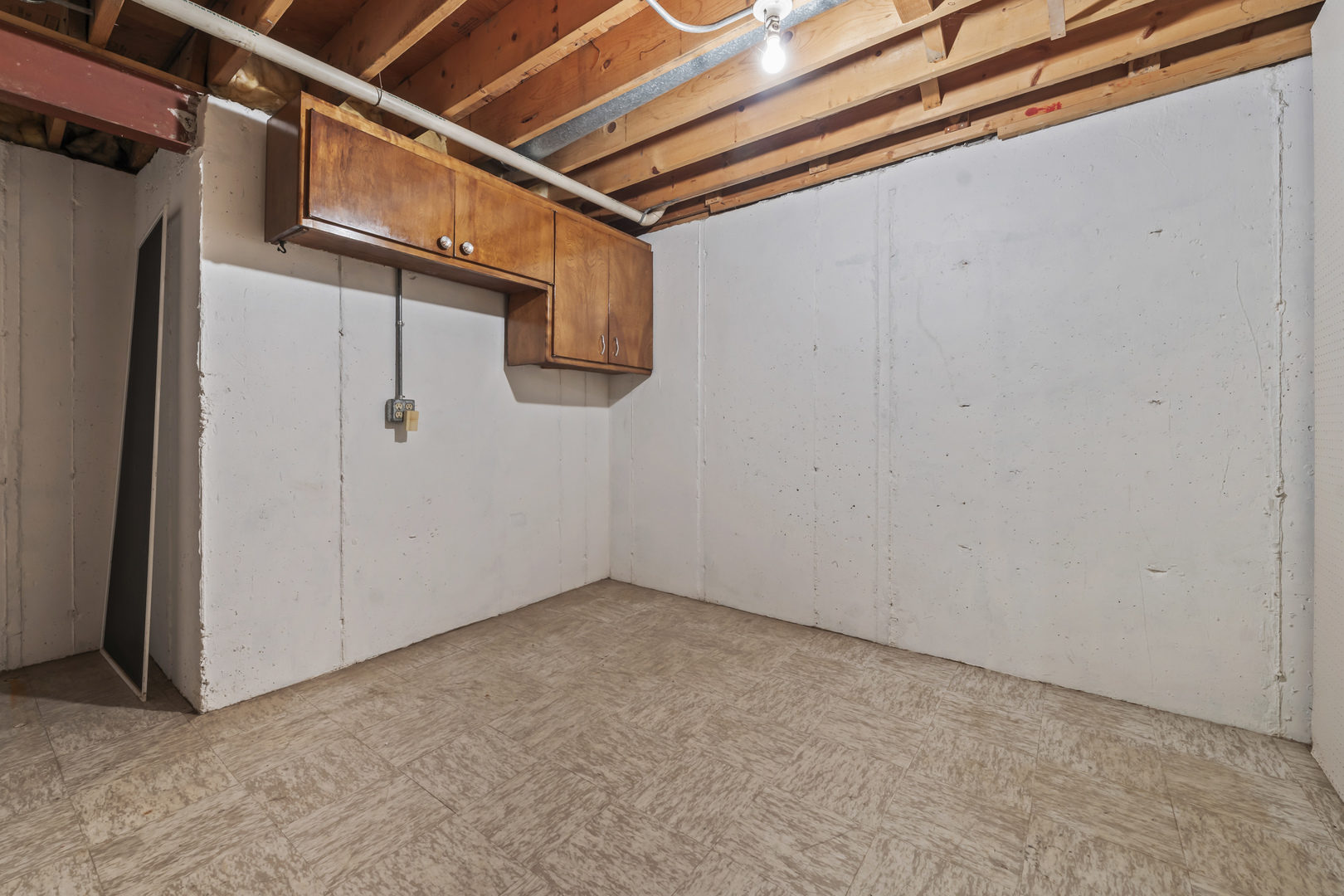 1253 Reading Court