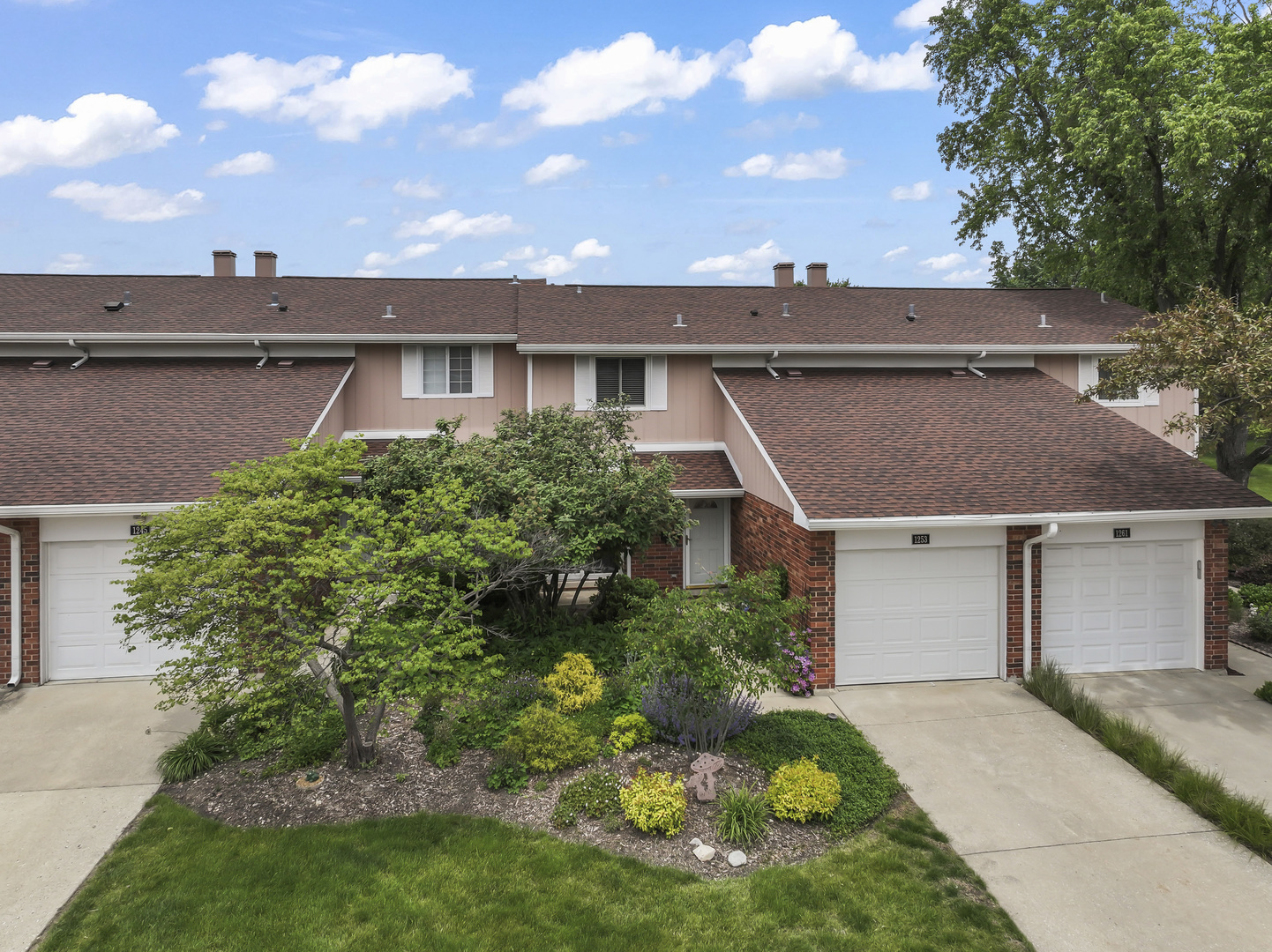 1253 Reading Court