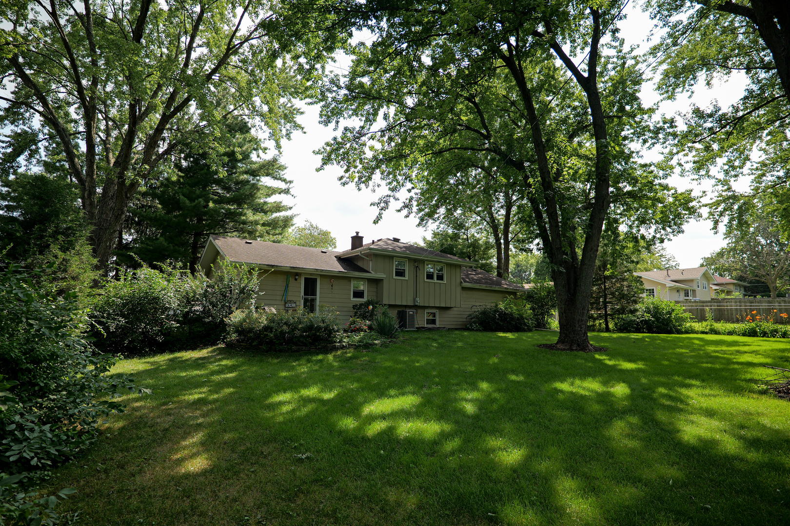 28W610 Lester Street