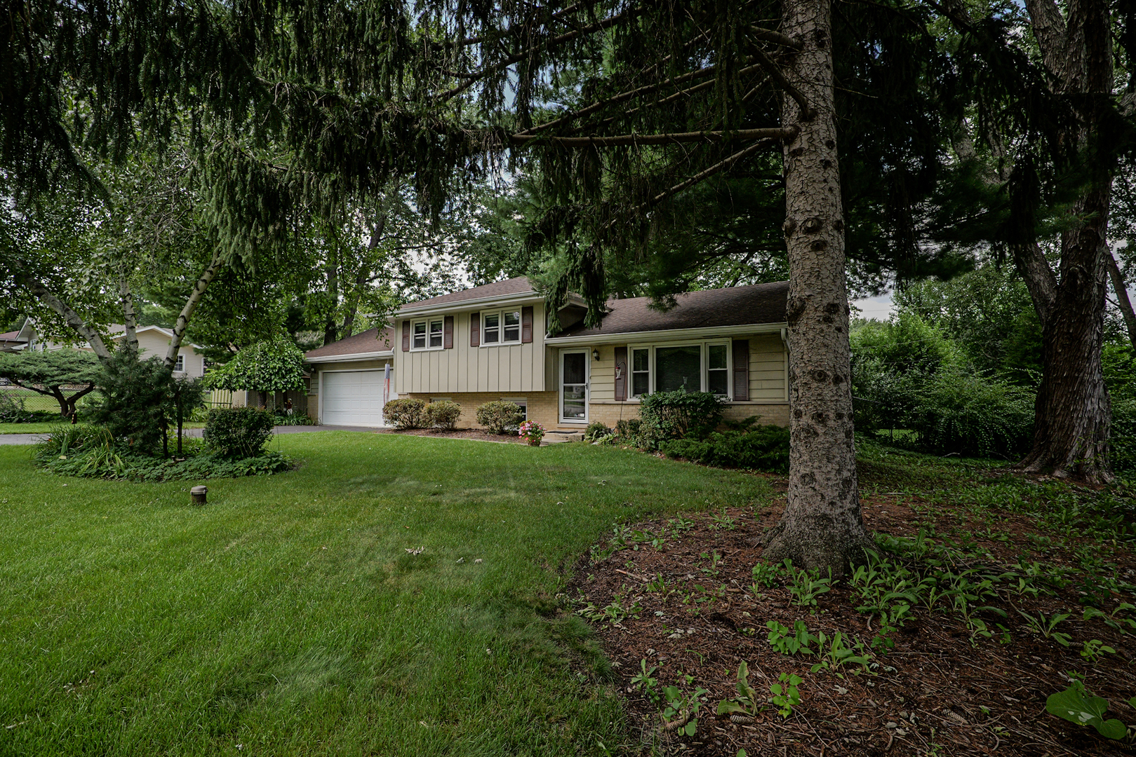 28W610 Lester Street
