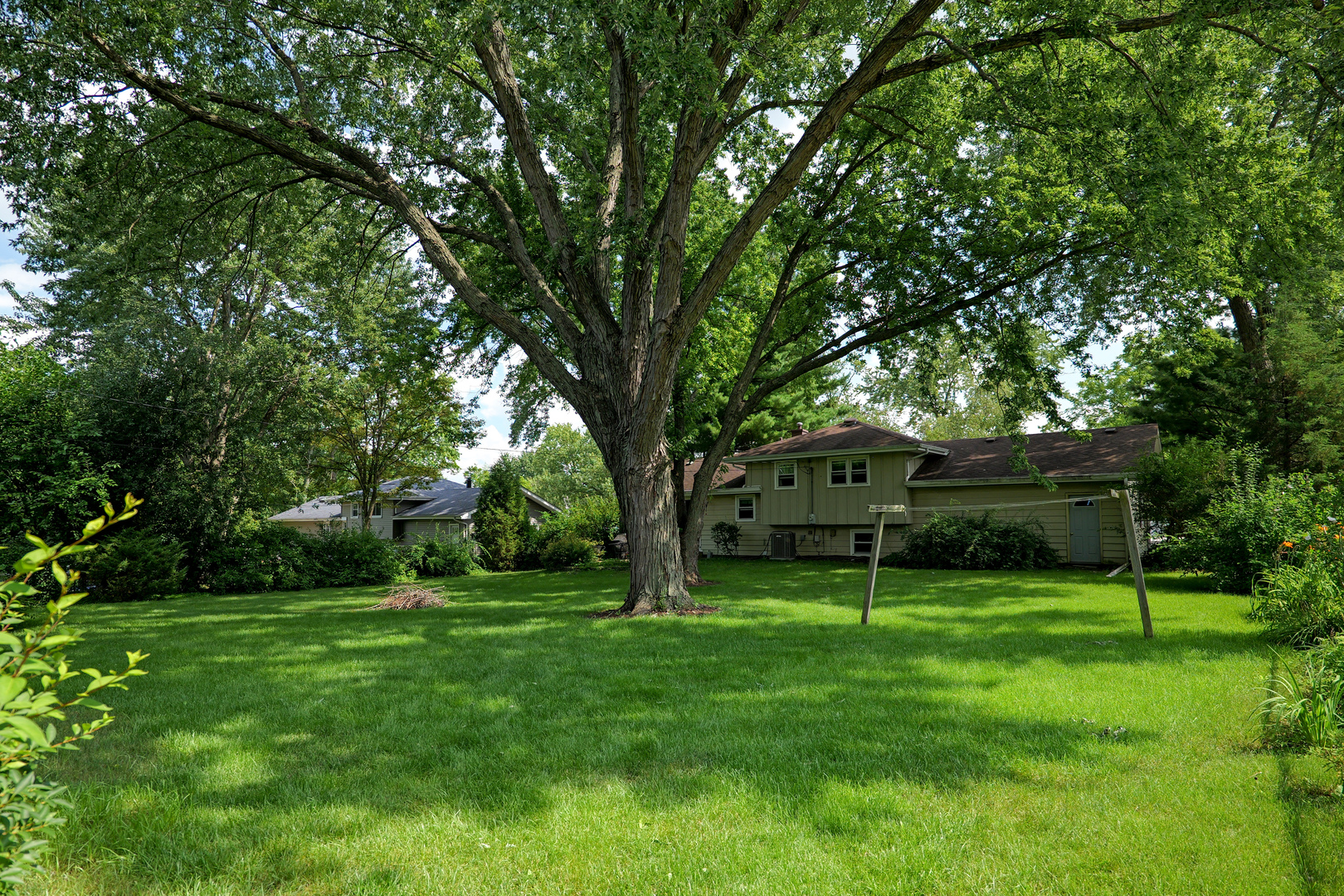 28W610 Lester Street