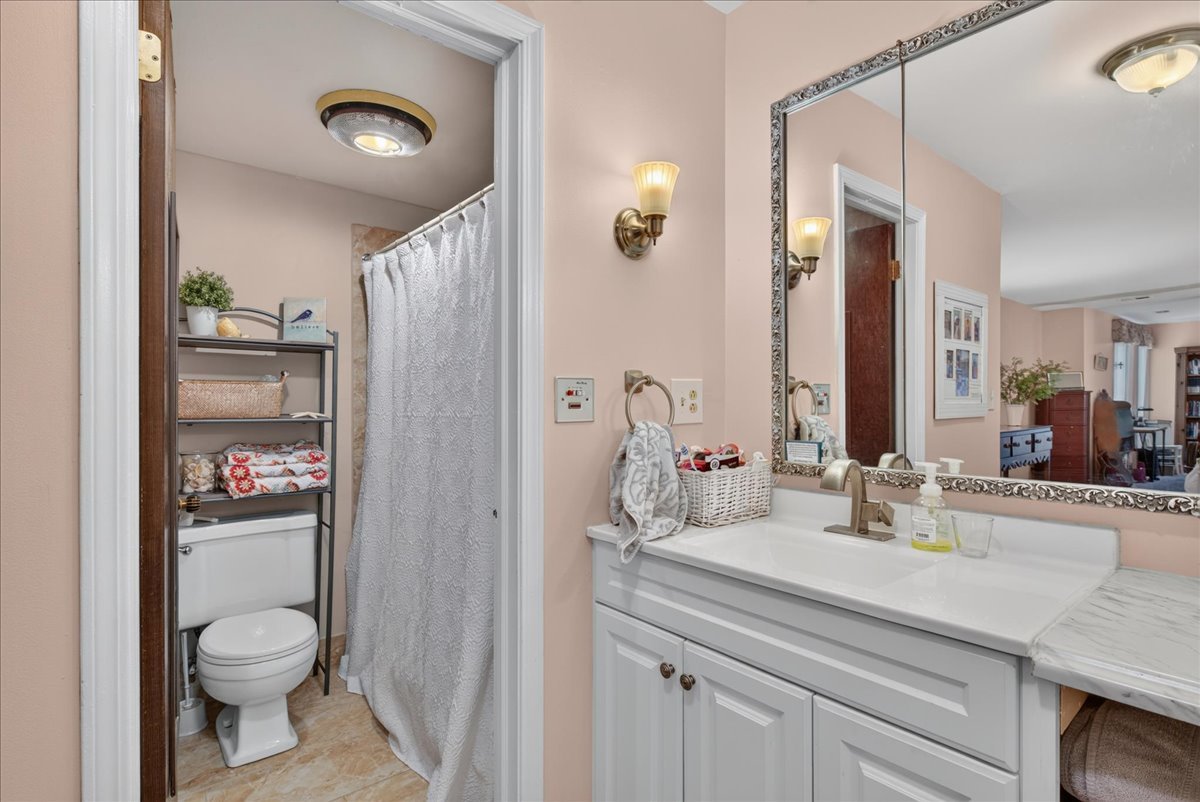460 Raintree Court Unit: 1H