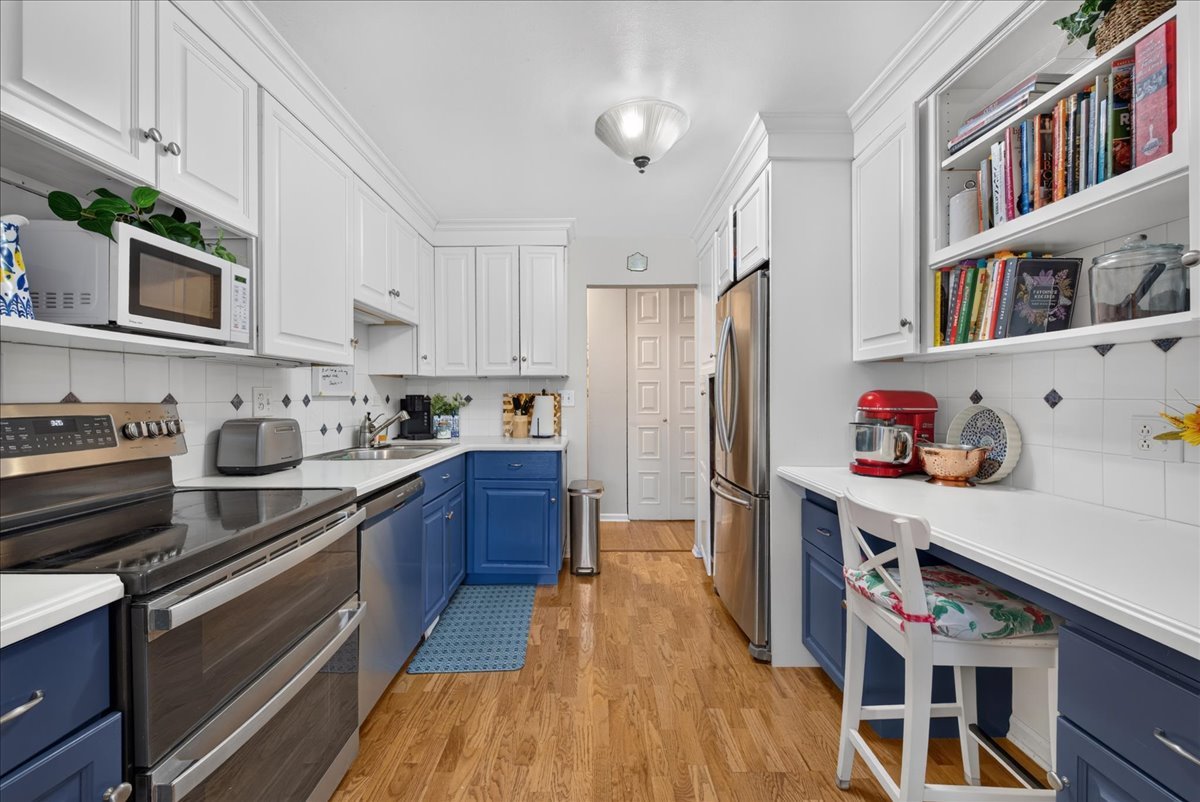 460 Raintree Court Unit: 1H