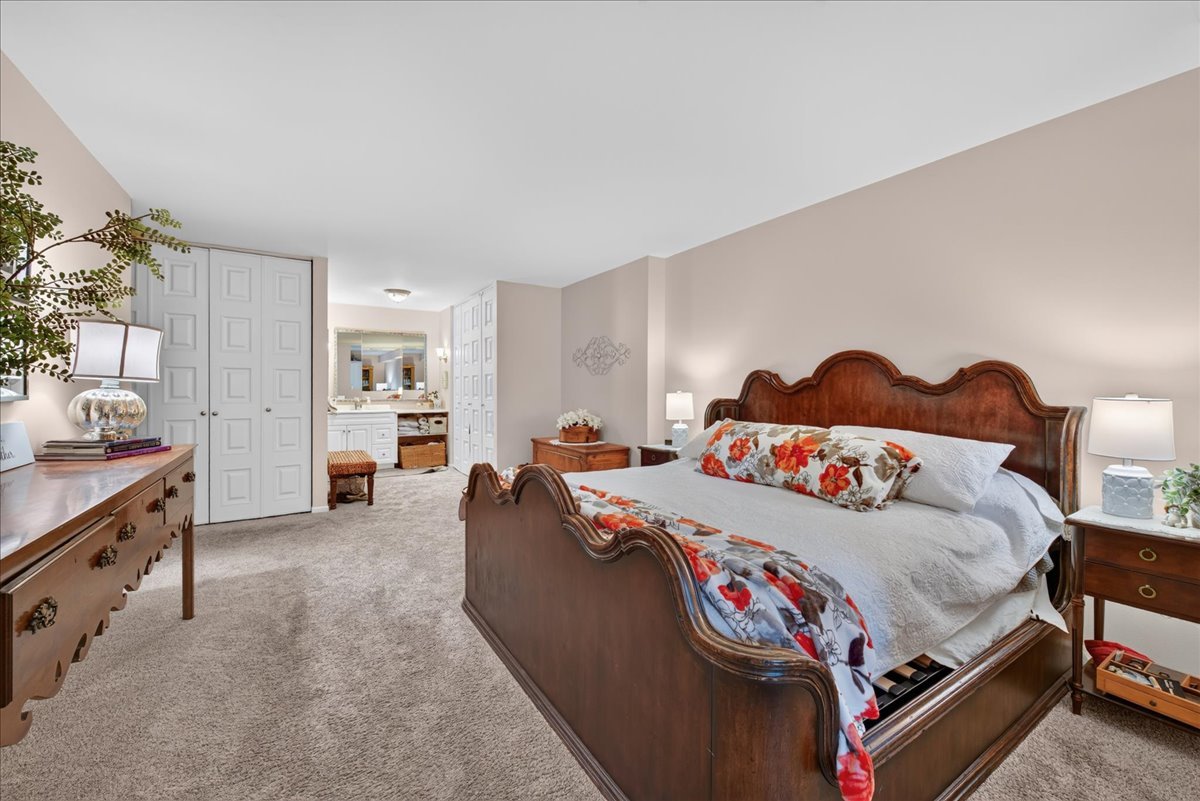 460 Raintree Court Unit: 1H