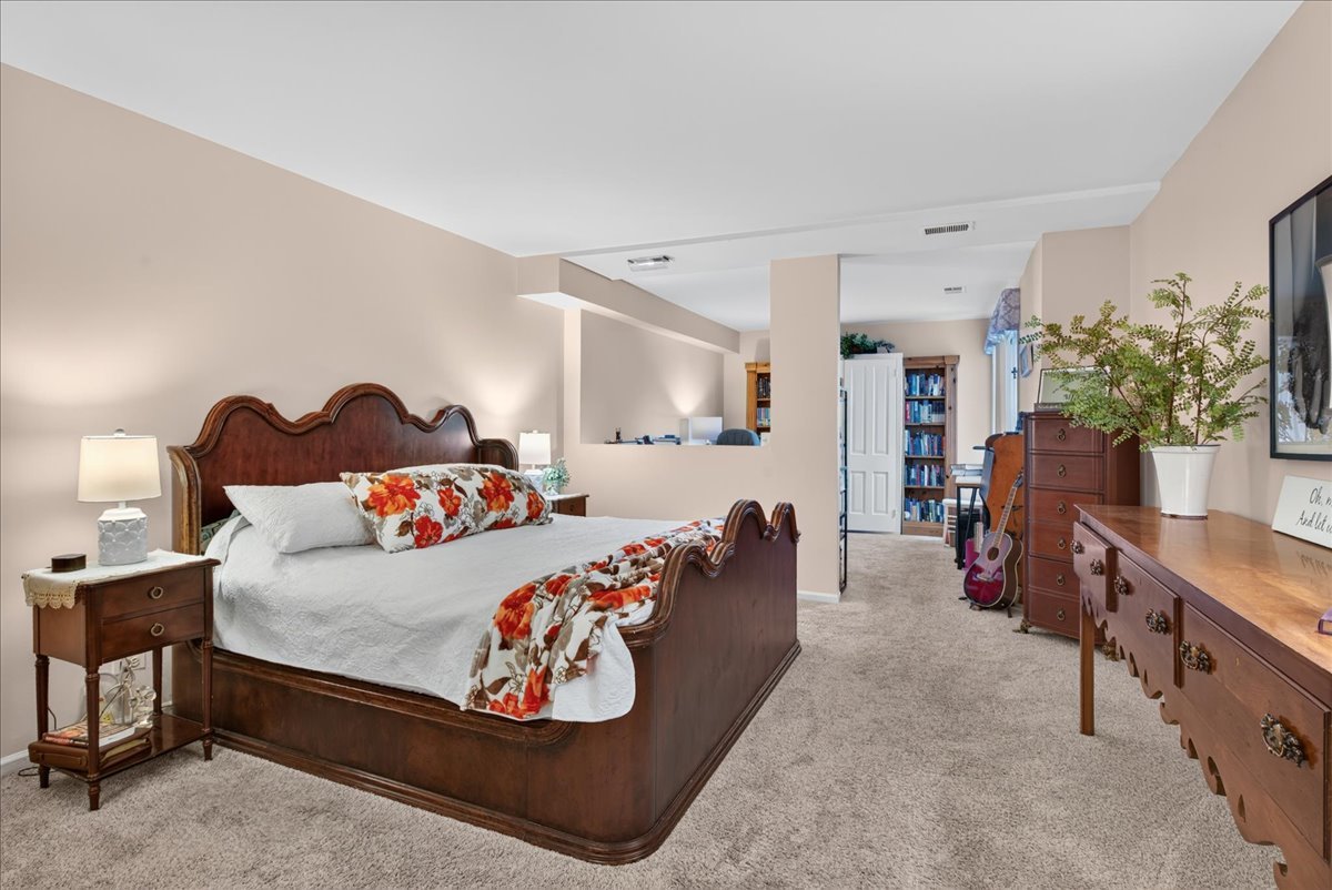 460 Raintree Court Unit: 1H