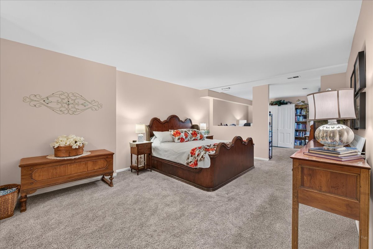 460 Raintree Court Unit: 1H