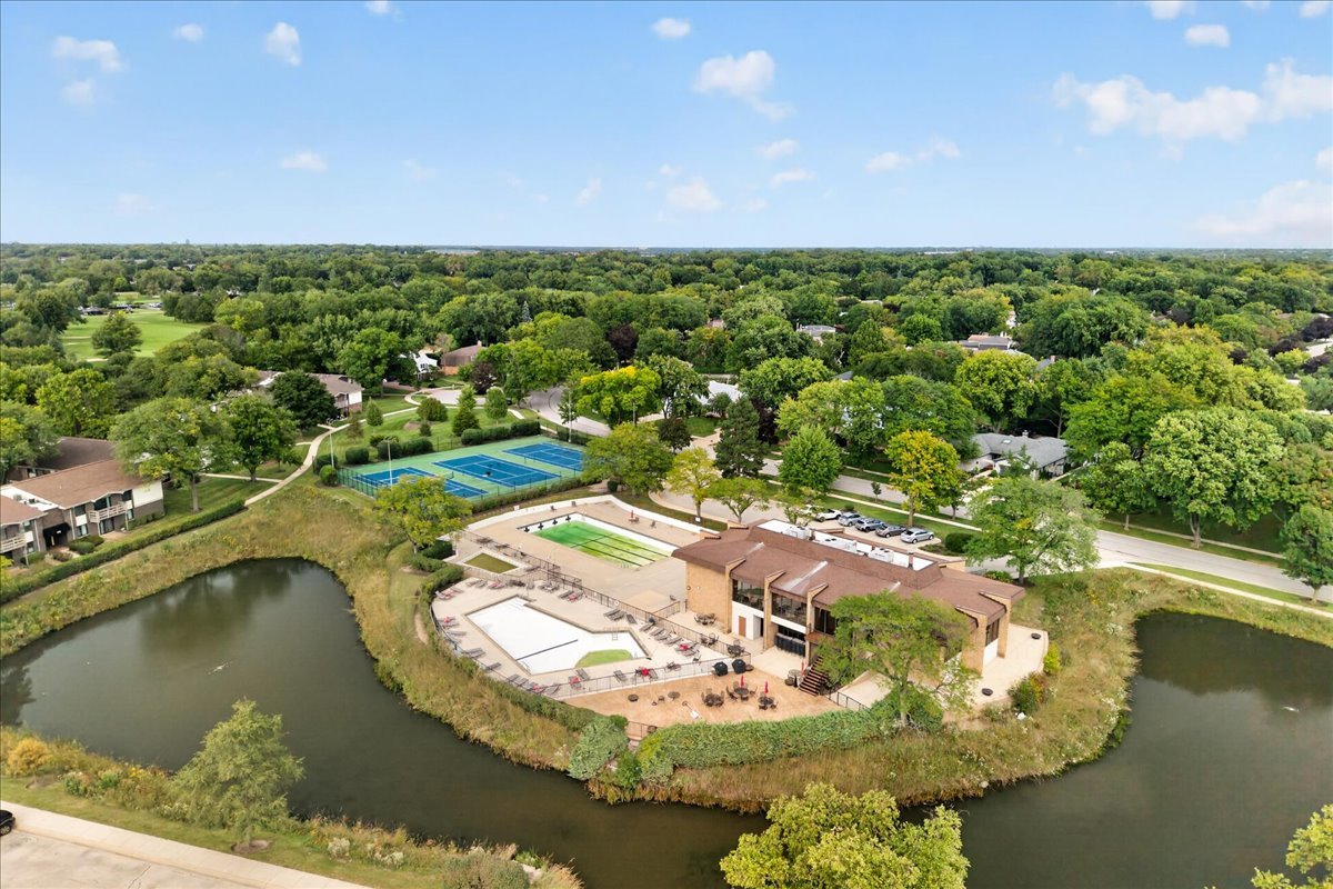 460 Raintree Court Unit: 1H