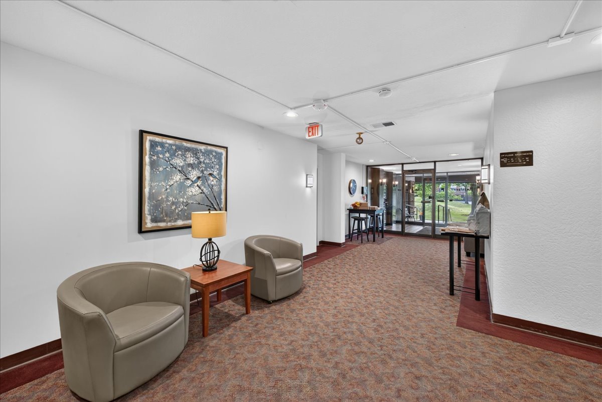 460 Raintree Court Unit: 1H