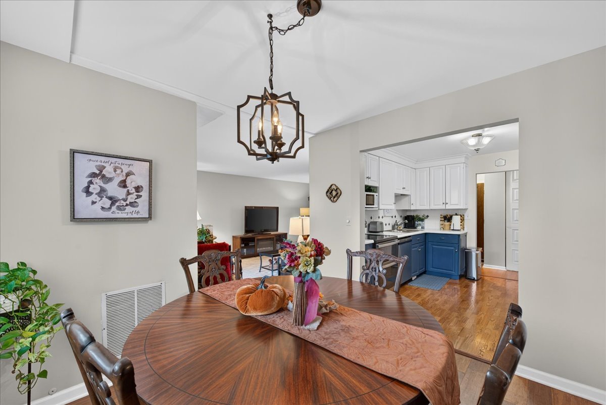 460 Raintree Court Unit: 1H