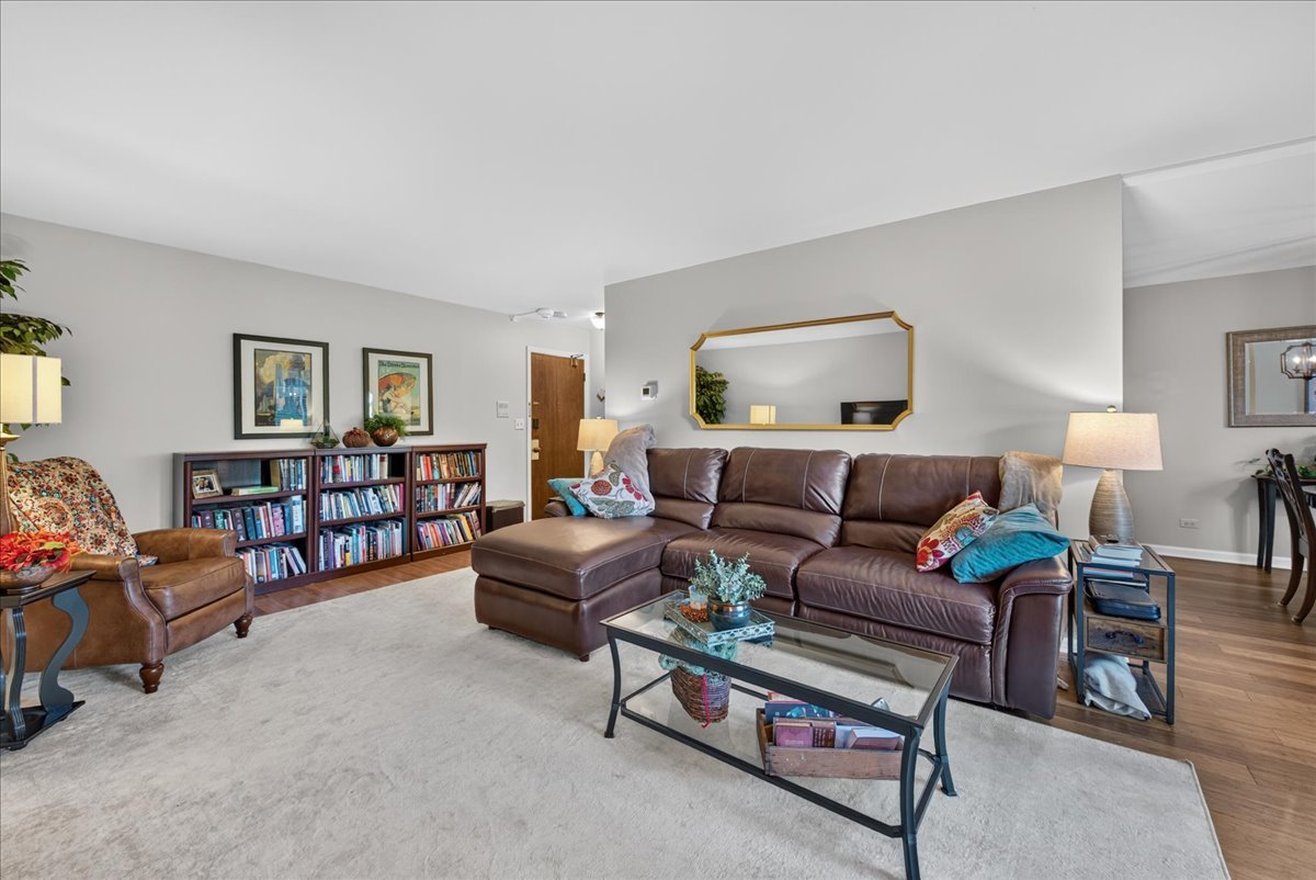 460 Raintree Court Unit: 1H