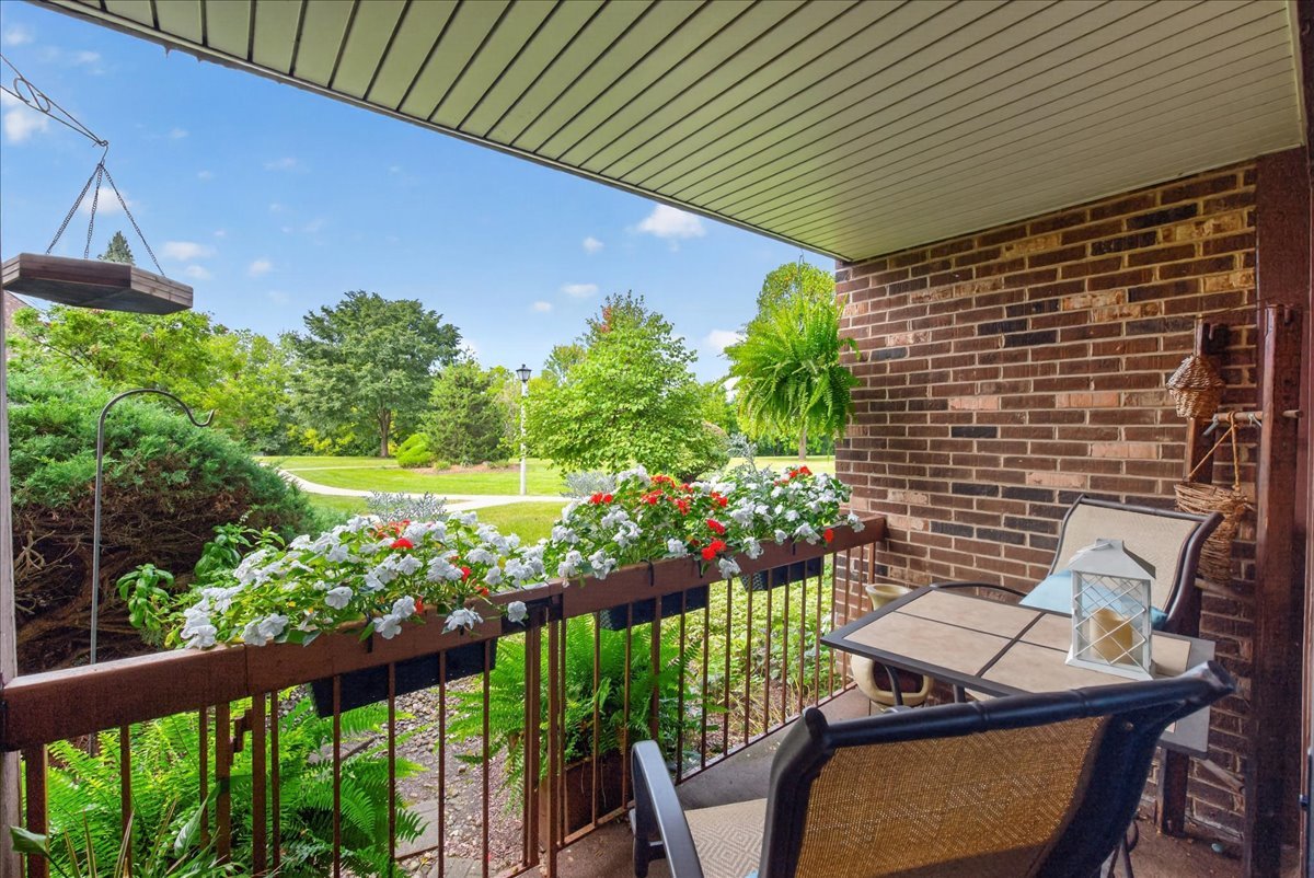 460 Raintree Court Unit: 1H