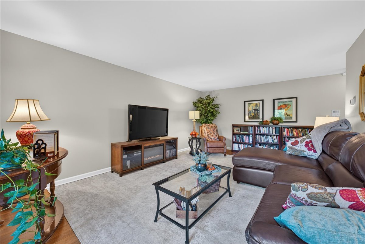 460 Raintree Court Unit: 1H
