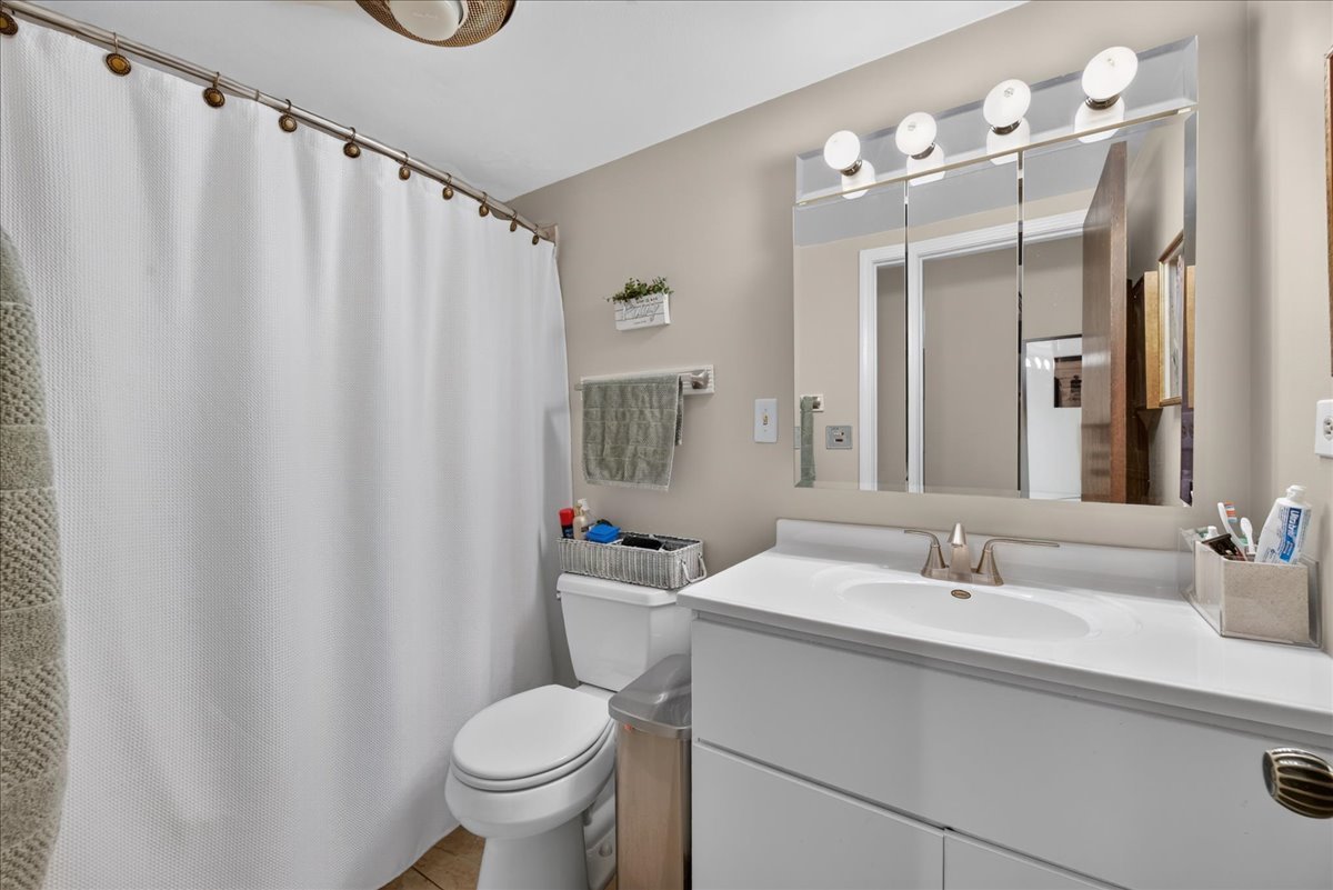 460 Raintree Court Unit: 1H