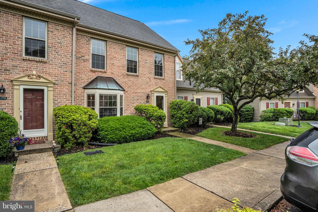 1773 Kings Arms Ct