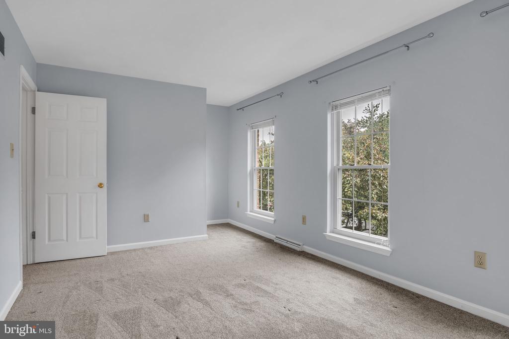 1773 Kings Arms Ct