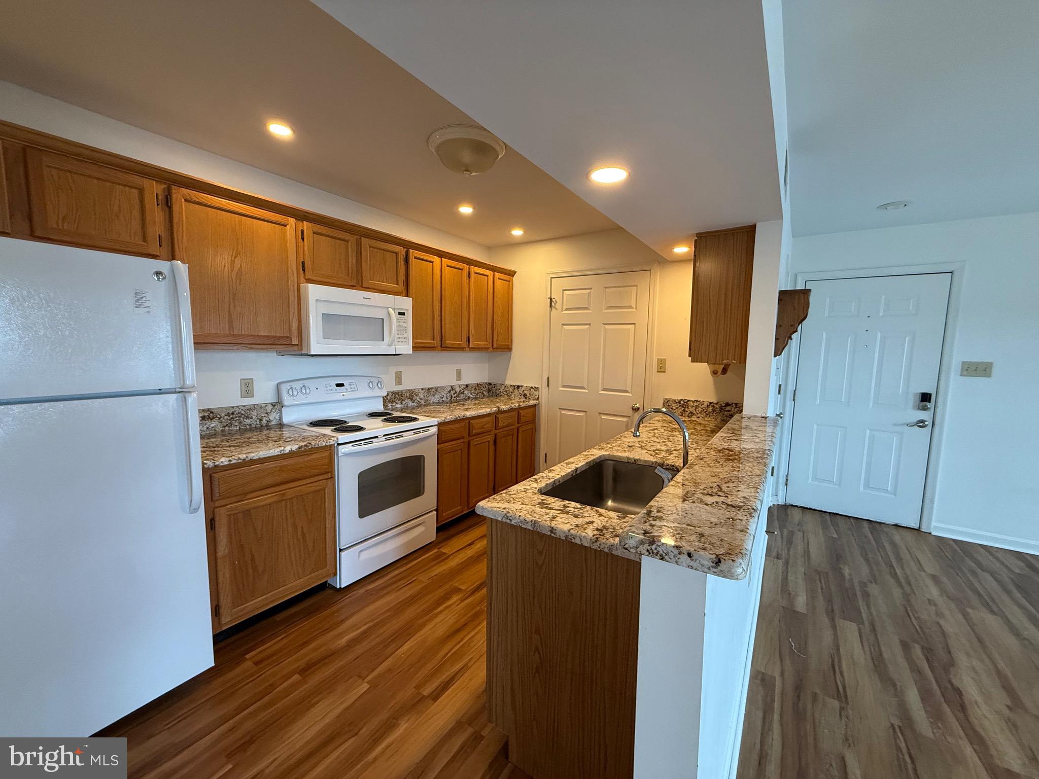 5401 OXFORD DRIVE 12