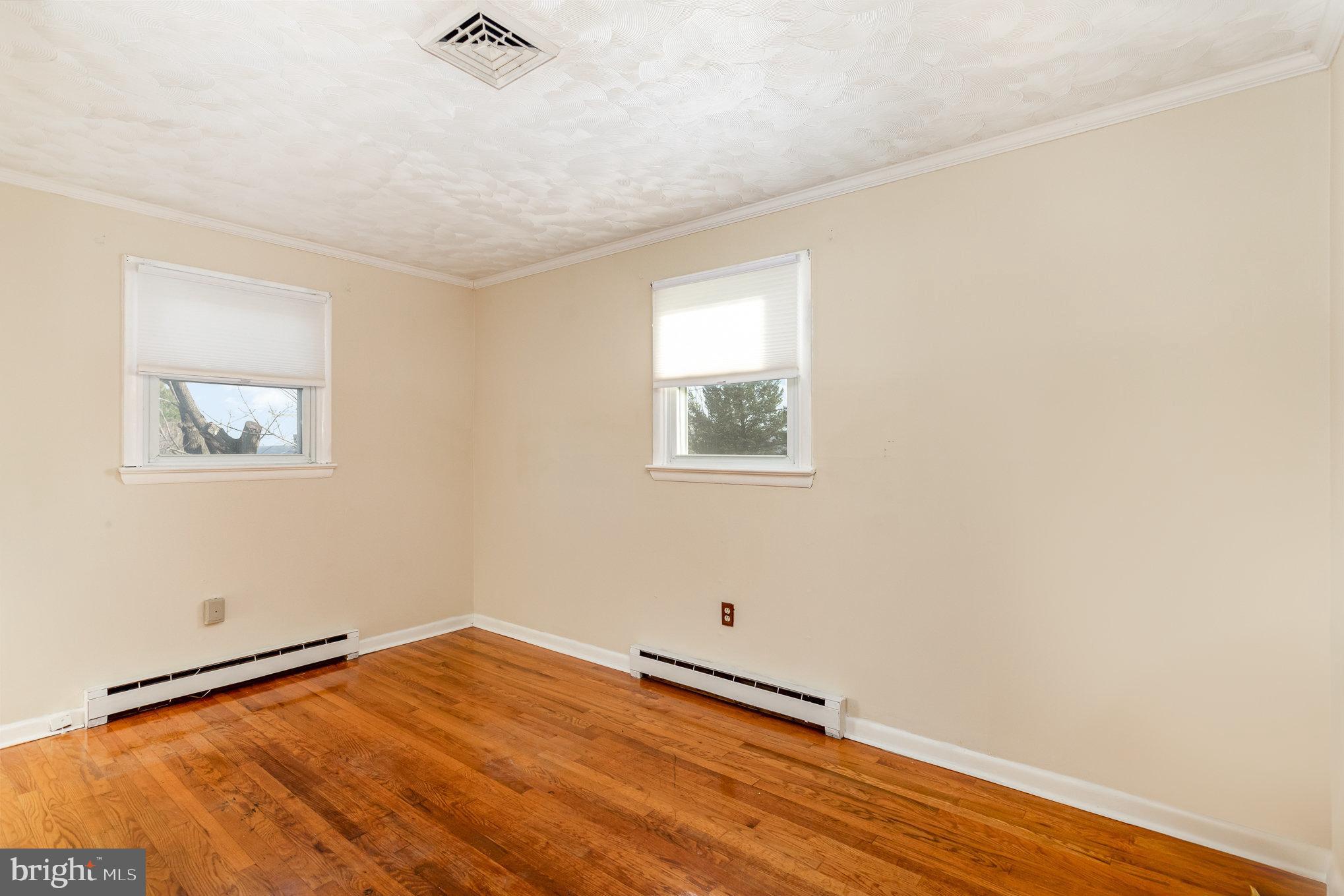 1127 S Harrisburg St