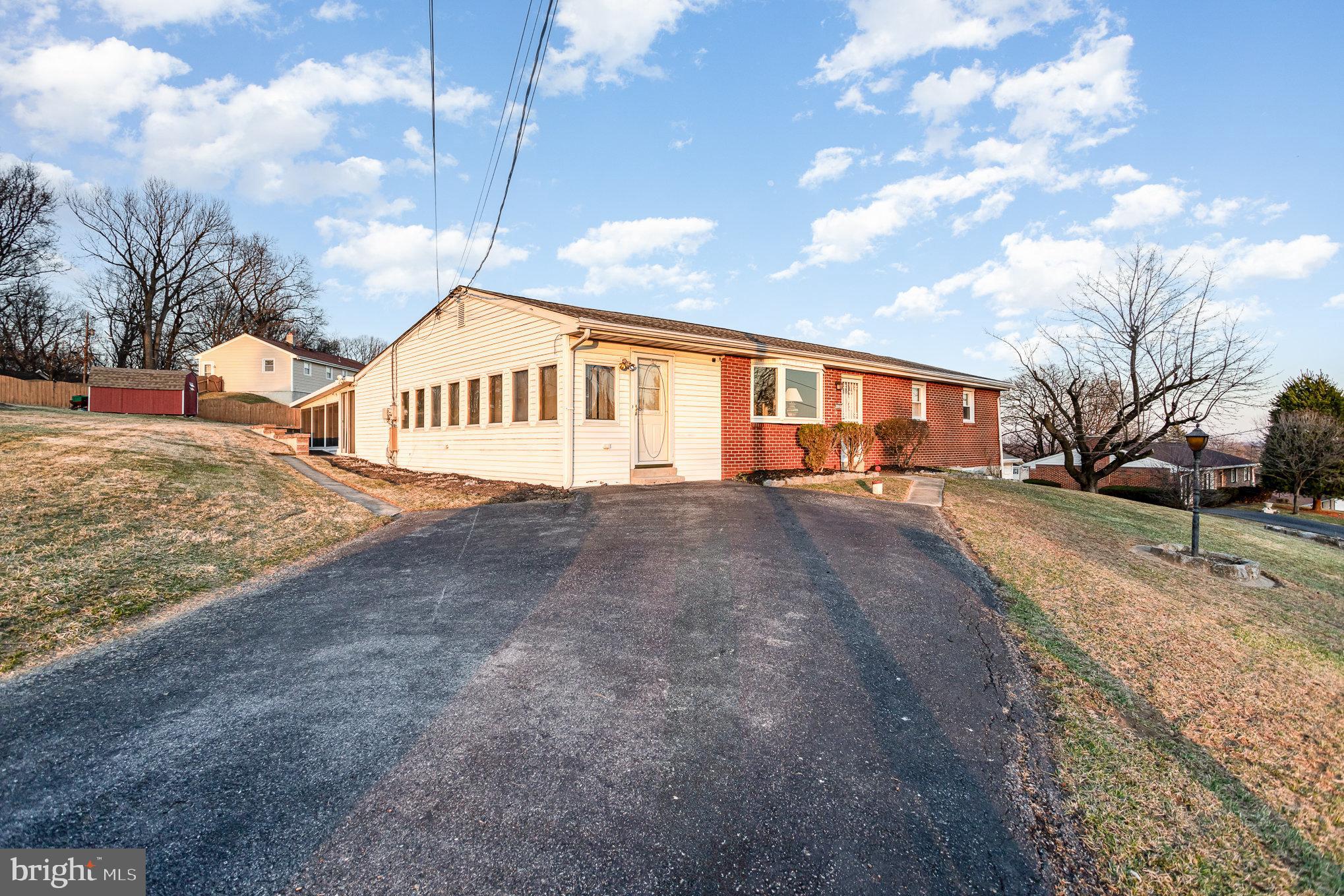 1127 S Harrisburg St