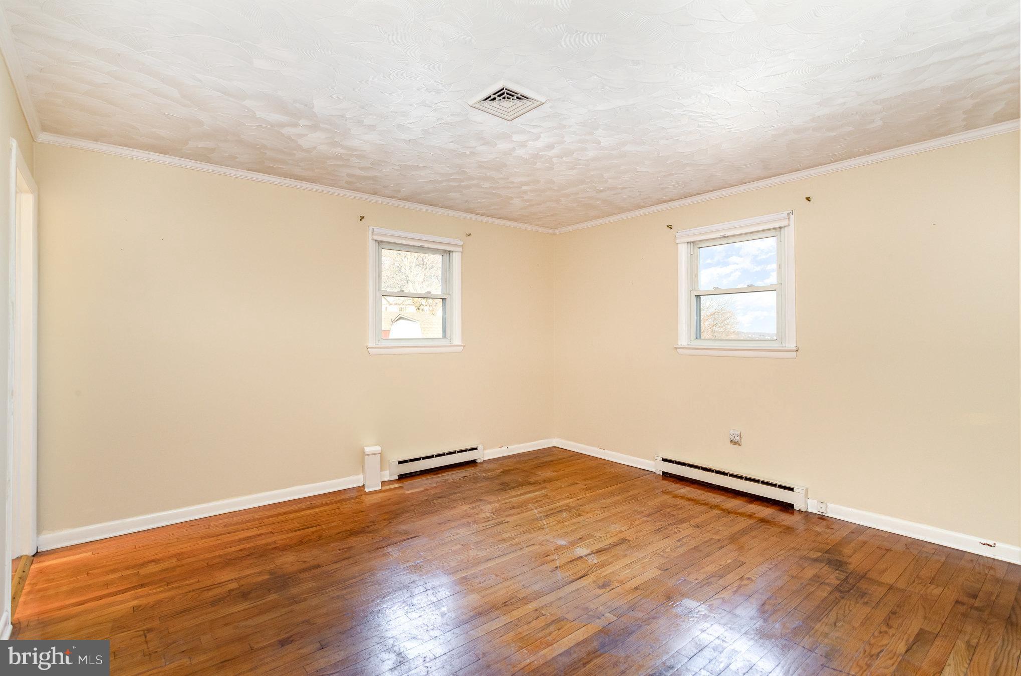 1127 S Harrisburg St