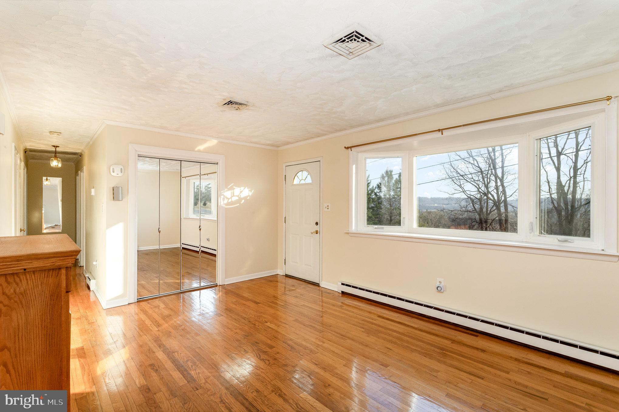 1127 S Harrisburg St