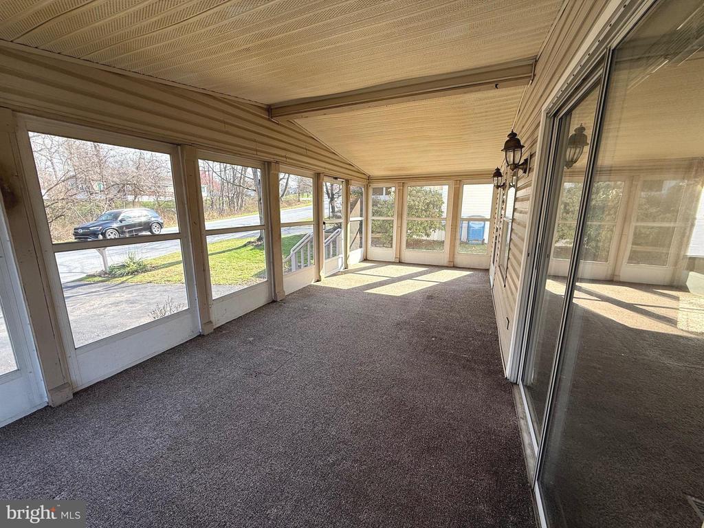 69 MEADOW RUN PL