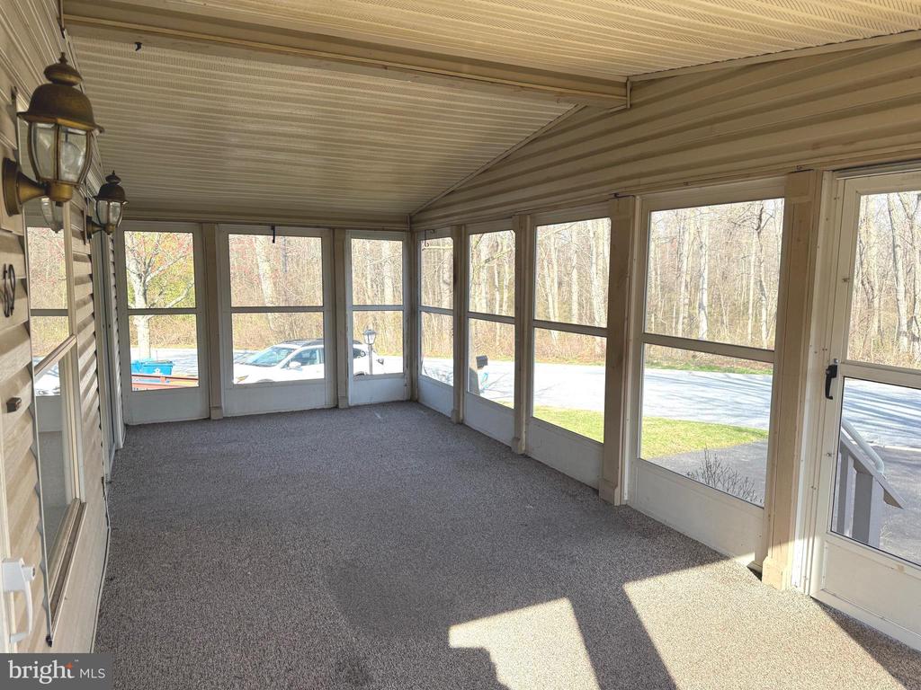 69 MEADOW RUN PL