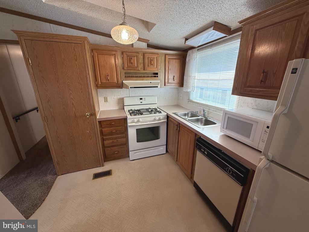 69 MEADOW RUN PL