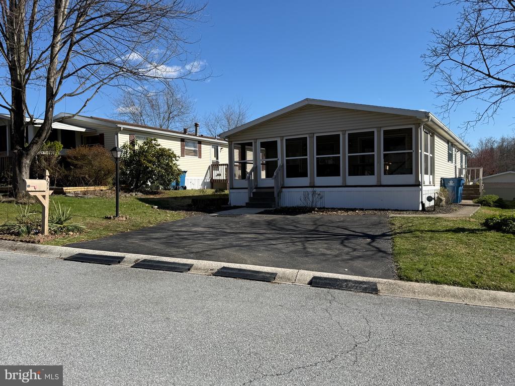69 MEADOW RUN PL